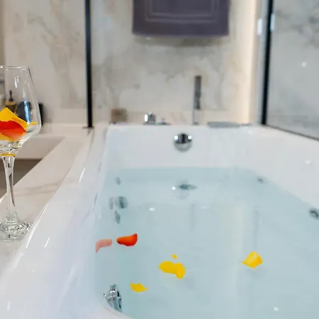 Luxury With Jacuzzi By Sea&thecity Tessalónica