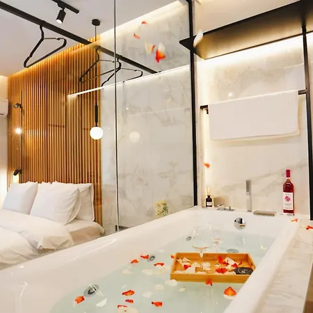 Apartment Luxury With Jacuzzi By Sea&thecity *