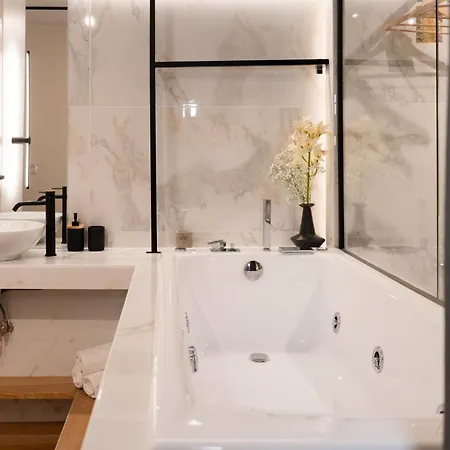 Lejlighed Luxury With Jacuzzi By Sea&thecity