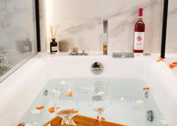 Appartement Luxury With Jacuzzi By Sea&thecity Thessalonique