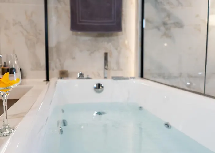 Appartement Luxury With Jacuzzi By Sea&thecity Thessalonique