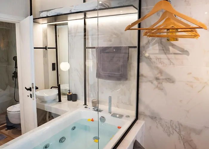 Luxury With Jacuzzi By Sea&thecity