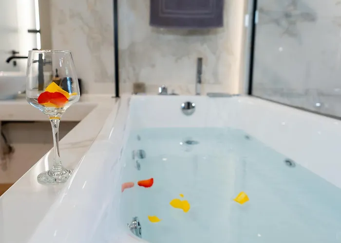 Luxury With Jacuzzi By Sea&thecity Salonic
